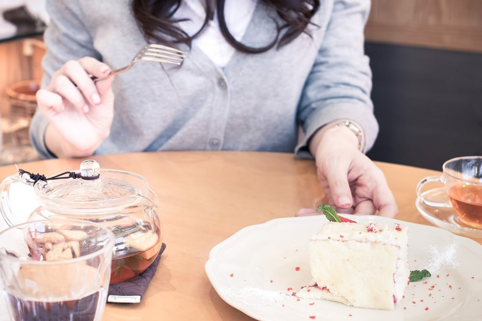 食べることを隠さなくなった時、「大丈夫かも」と思った：カウンセリング（摂食障害（過食症）と不登校）